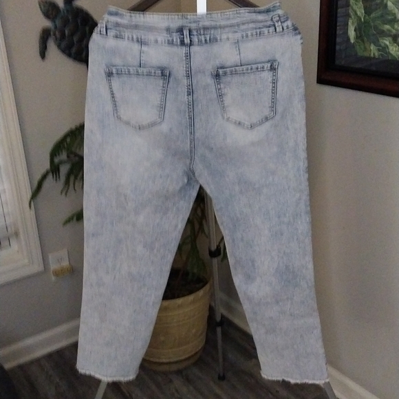 EST 1946 Denim Jeans  Womens Size 12 Modern Style Acid Wash Rips in legs - Picture 2 of 4